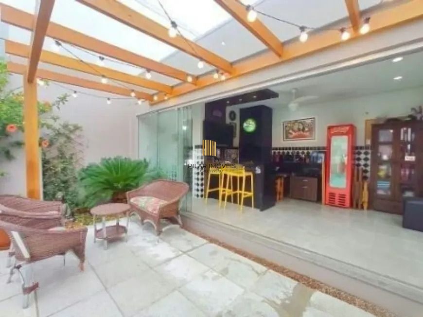 Casa 3 dormitórios no bairro Mário Quintana