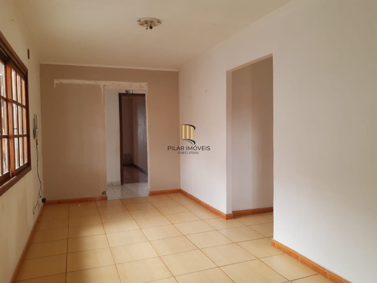 Casa de 2 Quartos e 2  vagas de garagem no Parque Granja em Cachoeirinha.