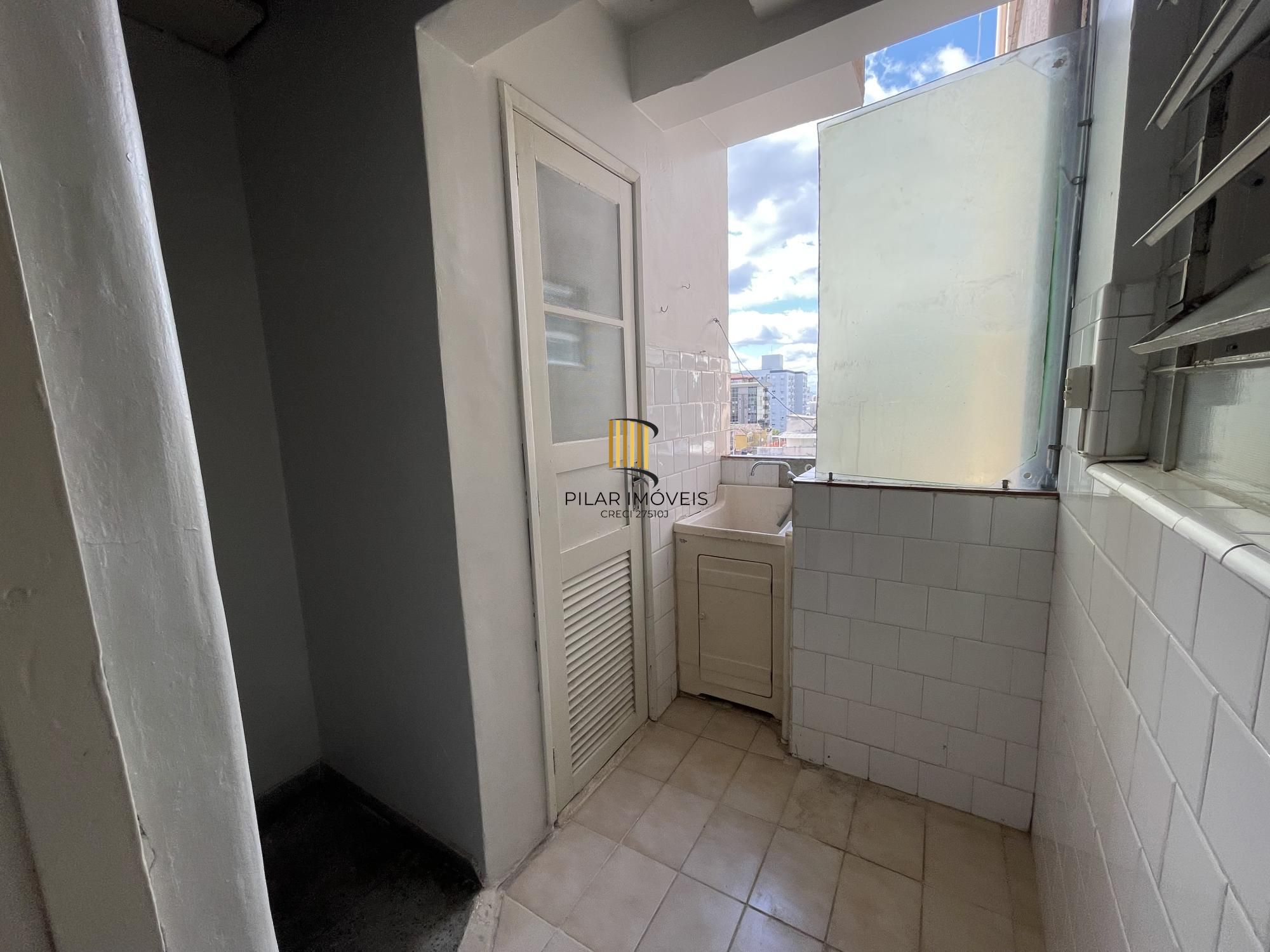 Apartamento 2 dormitórios com dependência 70m2 Moinhos de Vento Av. Cristóvão C