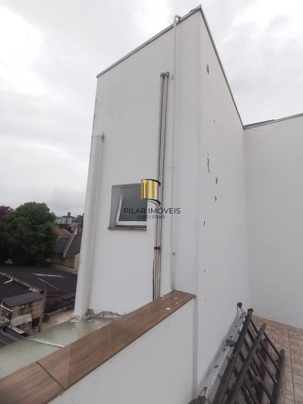 Casa de 5 dormitórios, piscina e 4 vagas de garagem em Canoas.