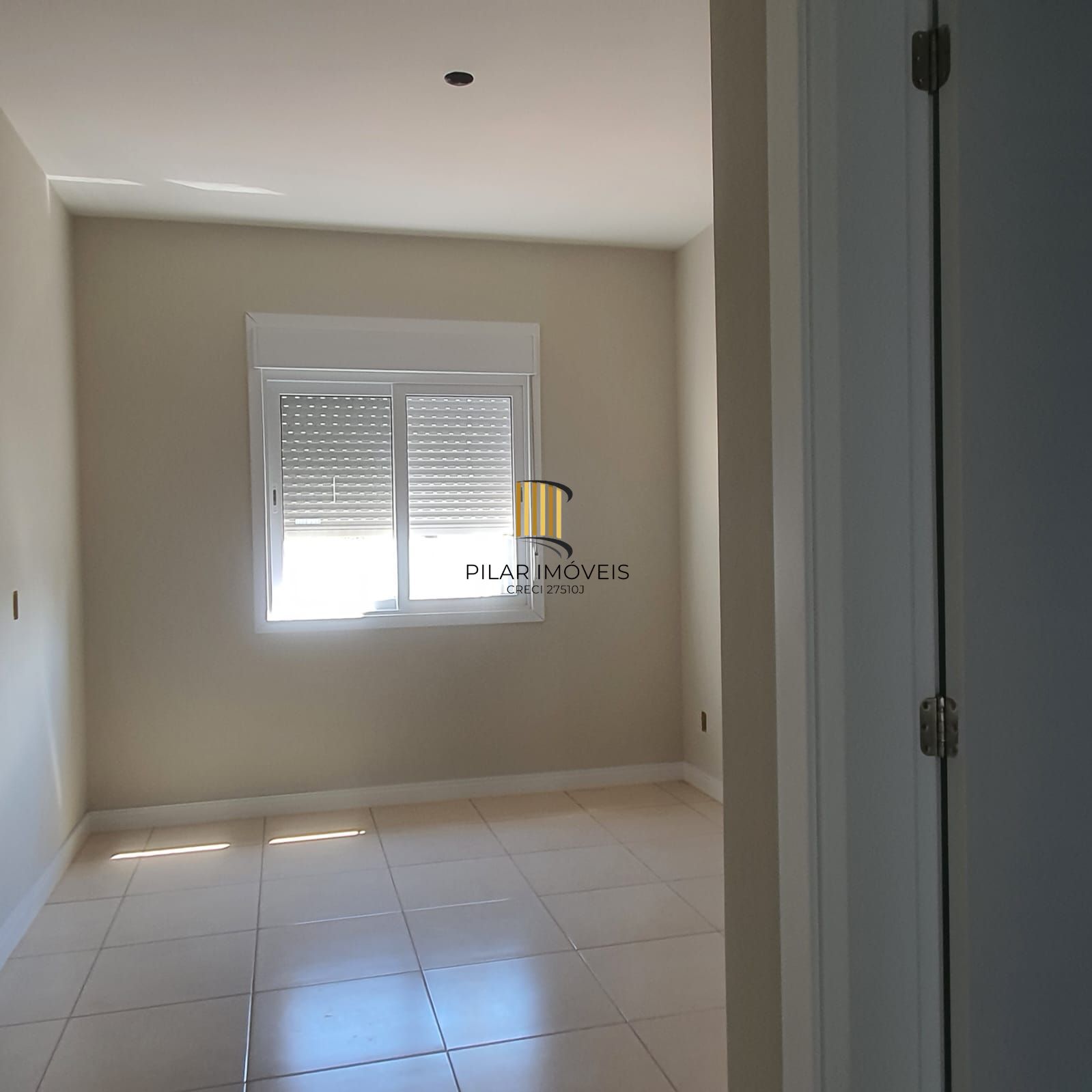 Casa geminada com 2 quartos e vaga de garagem no bairro Cruzeiro do sul