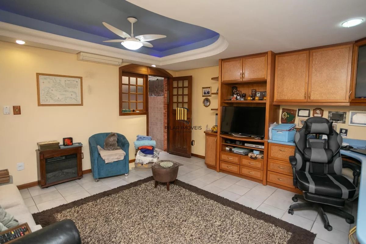 Casa à venda com 280m², 4 quartos e 2 vagas no bairro Auxiliadora