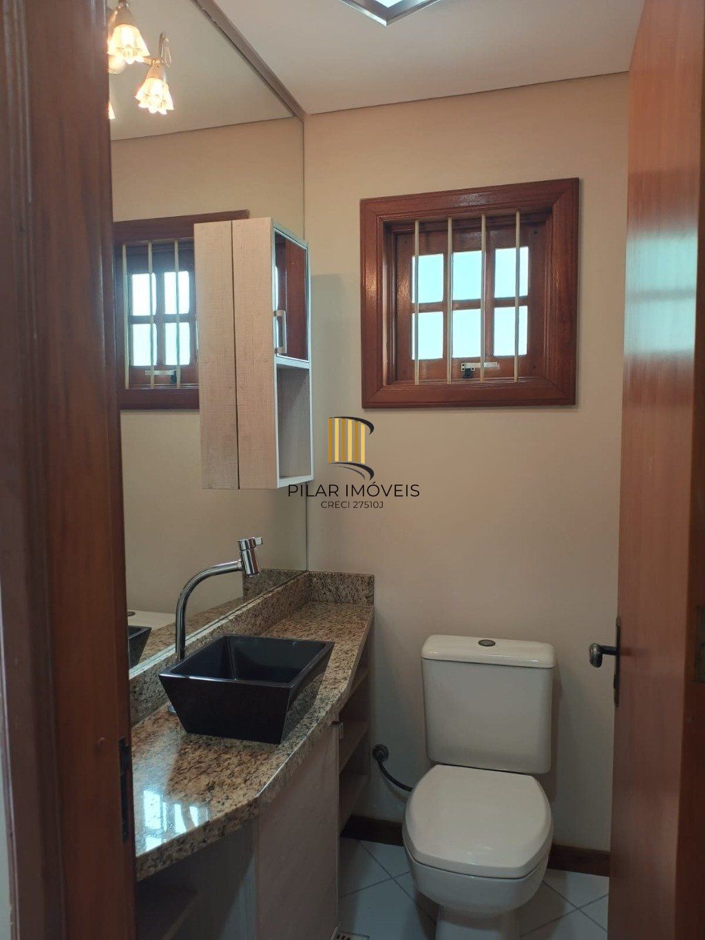 Casa semi mobiliada de 224m² com 3 quartos, 2 vagas de garagem em Canoas.