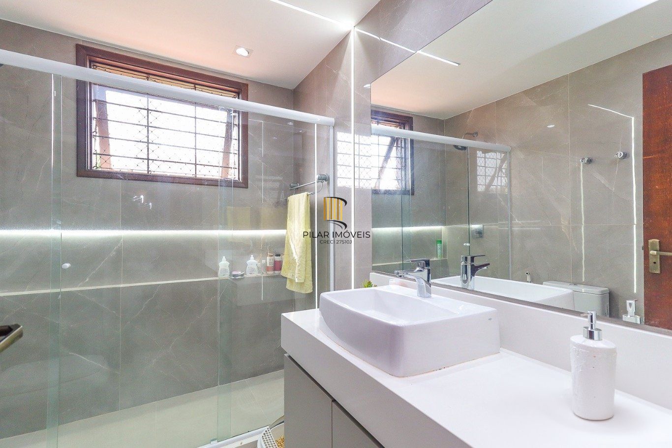 Casa de 3 dormitórios bairro Ipanema