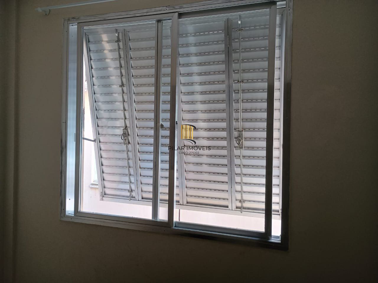 Apartamento de 2 quartos, 1 vaga, portaria 24 horas no bairro Higienópolis.