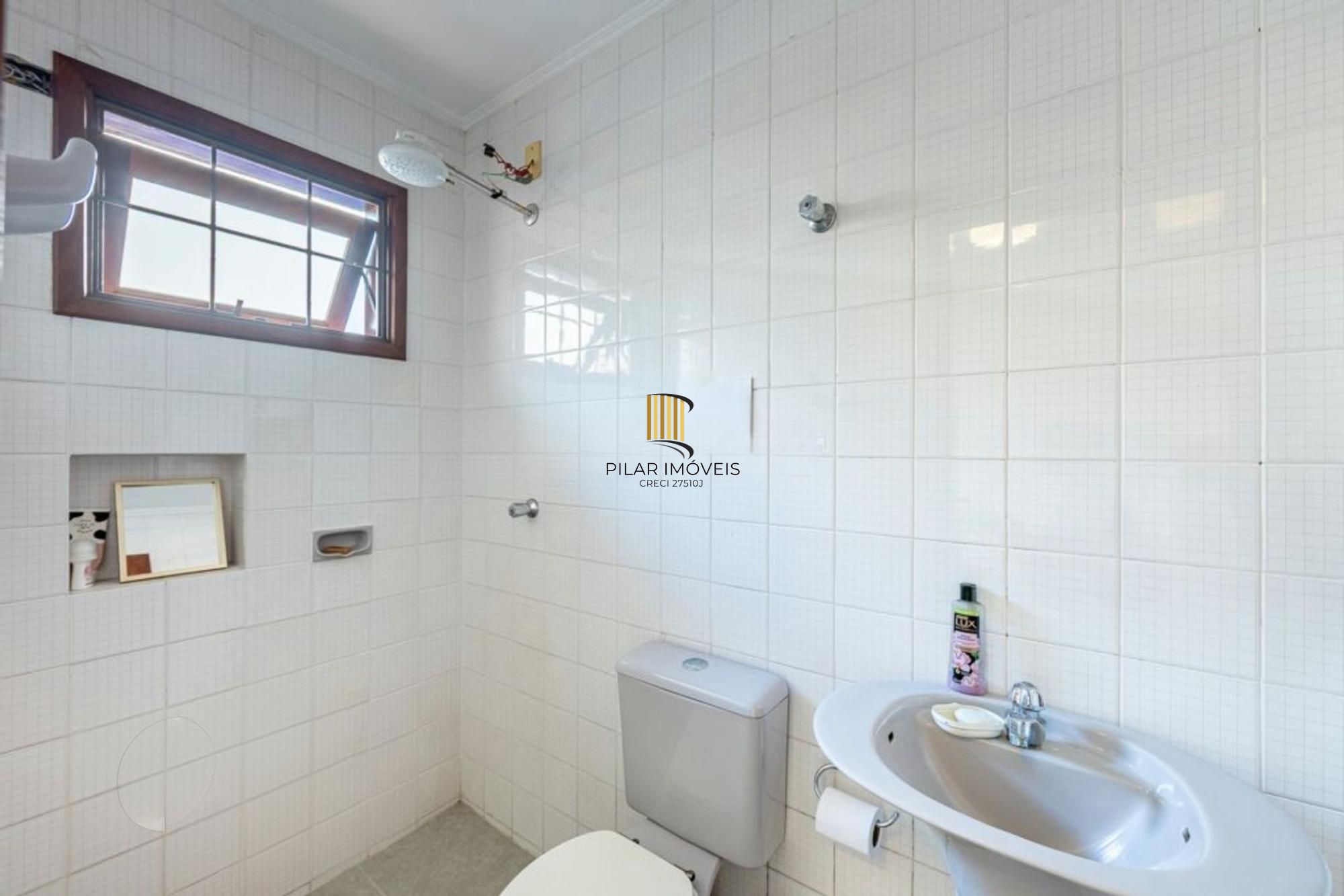 Casa com 4 Quartos, 4 banheiros, 4 vagas e 300 m² á venda  Chácara Das Pedras.