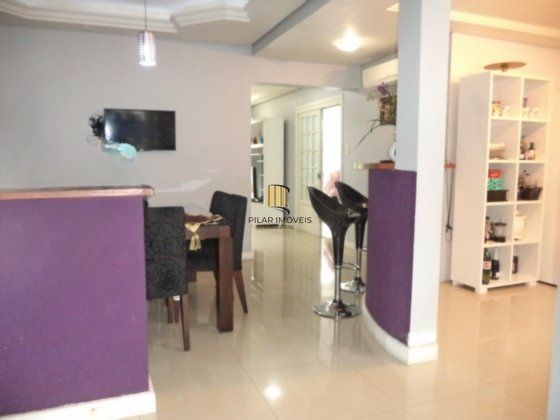 Casa com 4 dormitórios, 1 suíte, 260 m² privativos, 3 vagas no Ecoville.