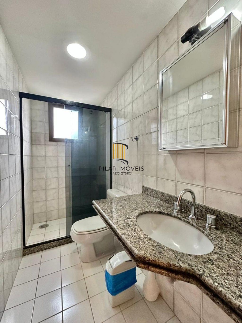 Apartamento com 3 quartos, vaga e elevador no Bairro Menino Deus