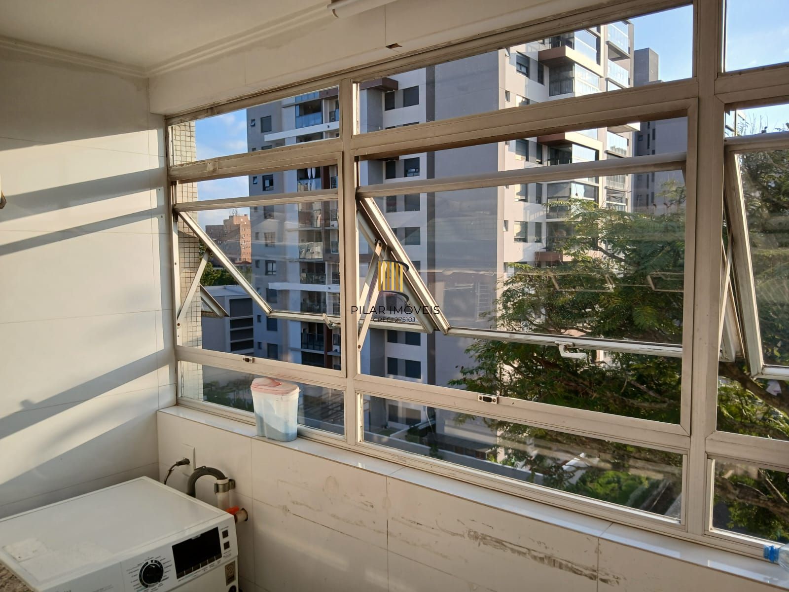 Apartamento com 3 quartos(1 suíte) e 1 vaga de garagem no Bairro Jardim Lindóia