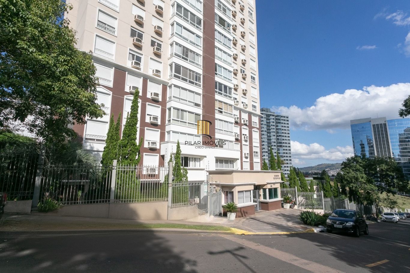 Apartamento com 3 quartos(1 suíte) e 2 vagas de garagem no Bairro Petrópolis