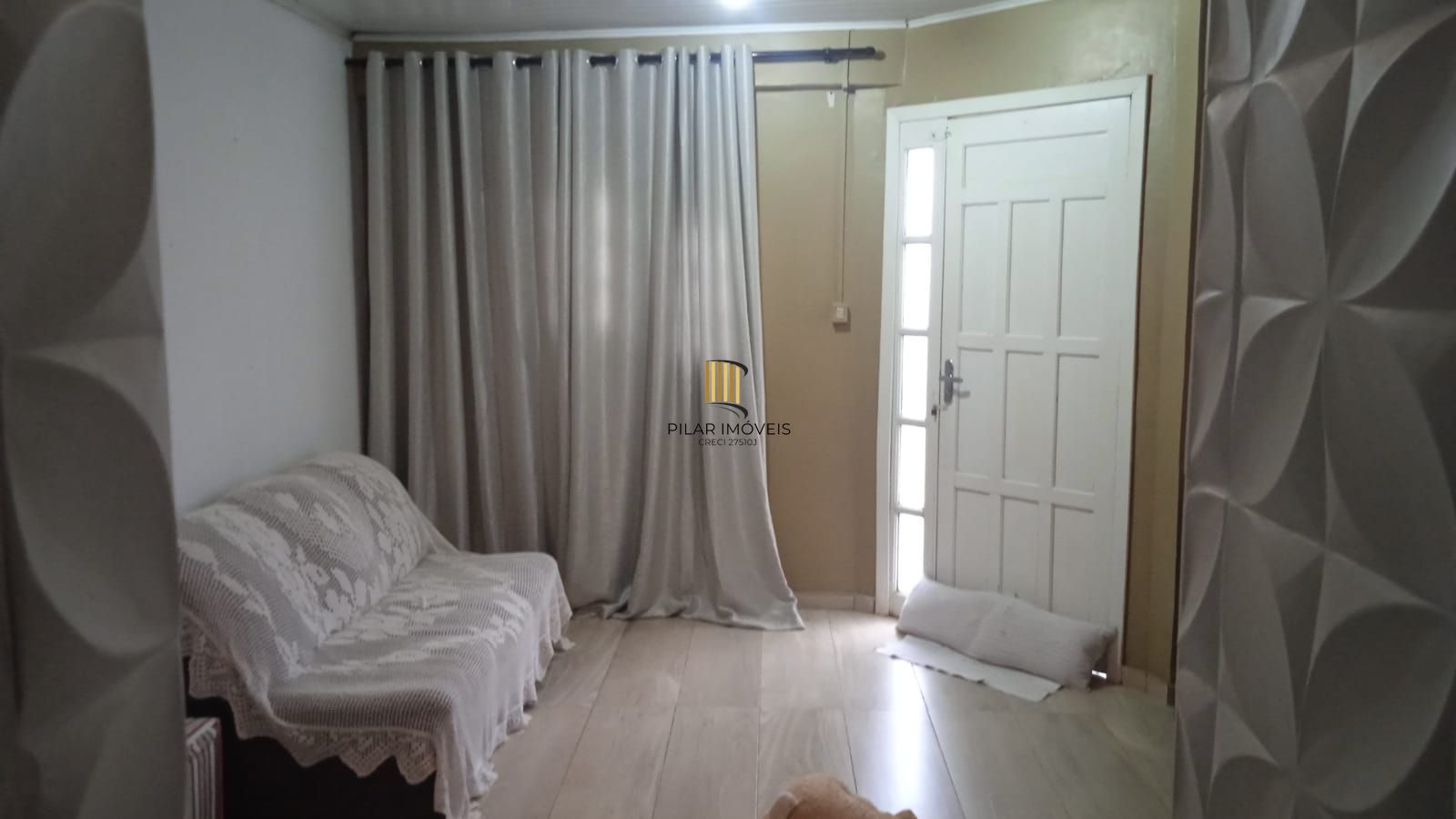 Casa com Piscina à Venda na Vila Elsa – 3 Dorms e Garagem Coberta