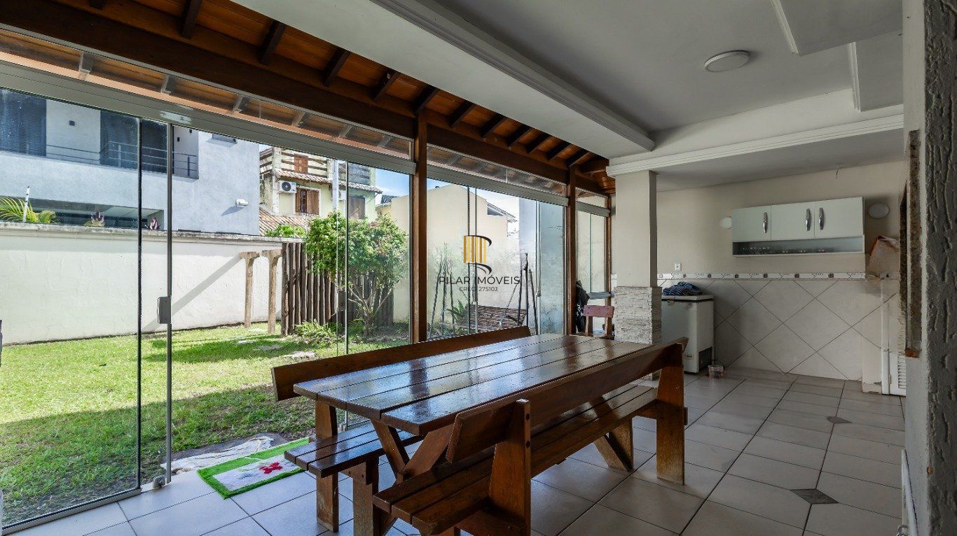 Casa em Condomínio com 4 quartos, 1 suíte e 300m² à venda em Ecoville.