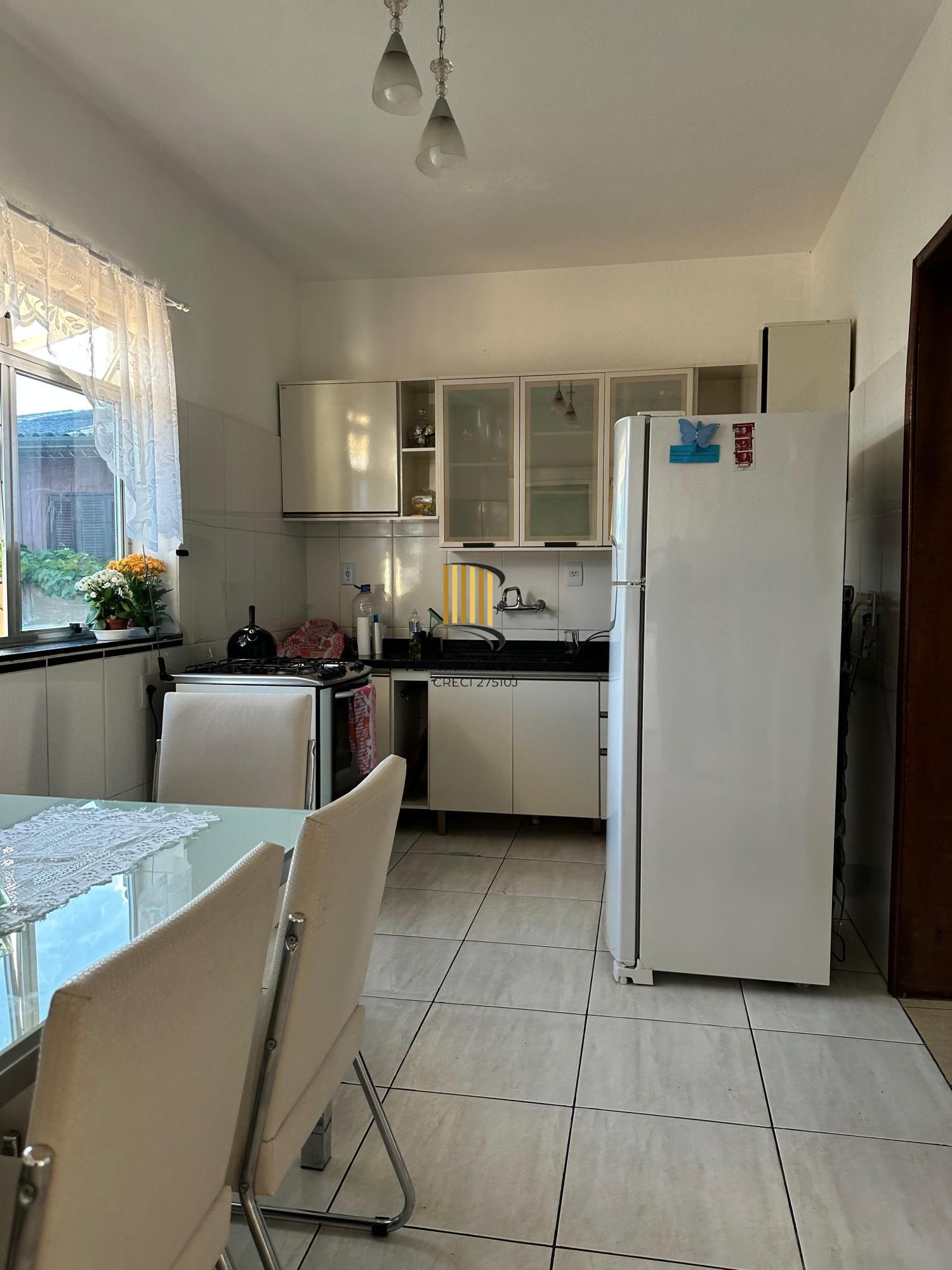 Casa com 3 quartos e 220m² à venda em Parque Santa Fé, Porto Alegre.