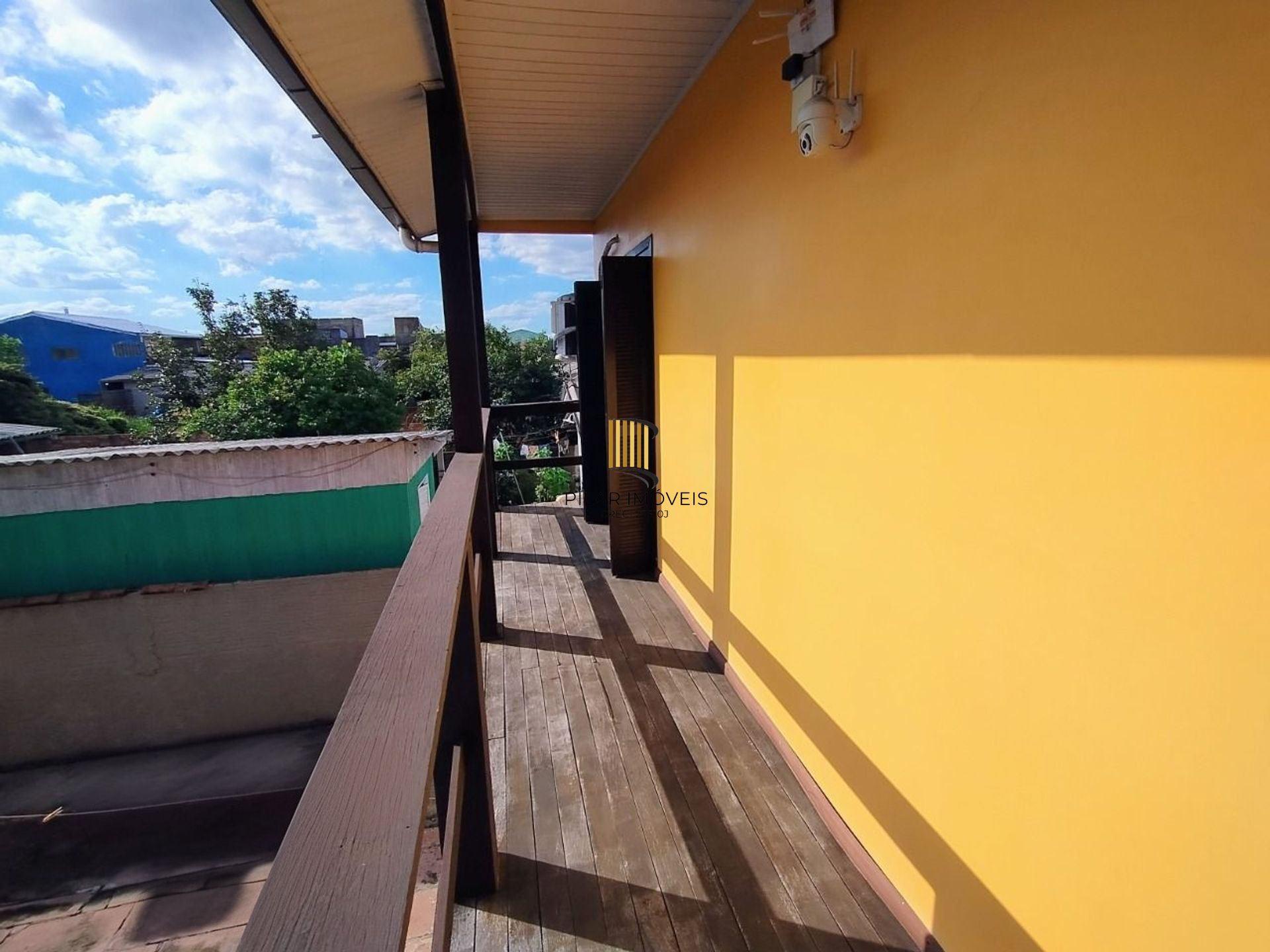 Casa de 4 dormitórios e 4 vagas de garagem em Canoas.