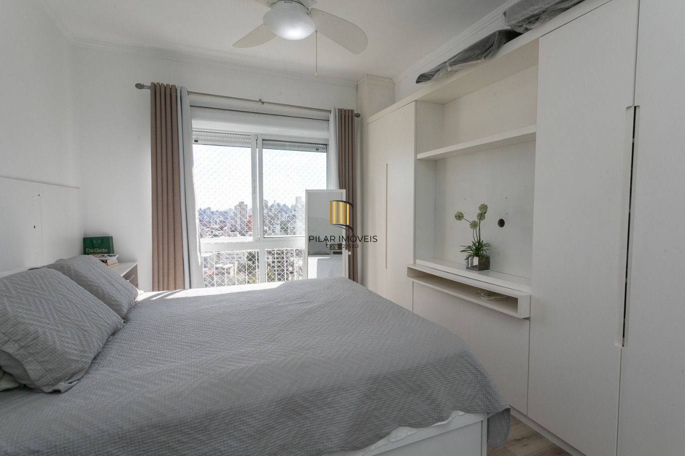 Apartamento com 3 quartos(1 suíte) e 2 vagas de garagem no Bairro Petrópolis