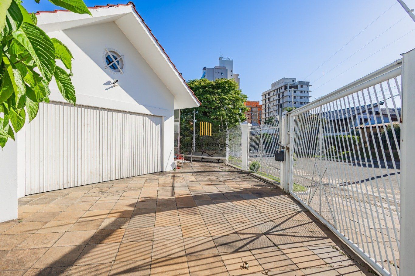 Casa com 3 dormitórios, 2 vagas de garagem no bairro Marechal Rondon em Canoas.