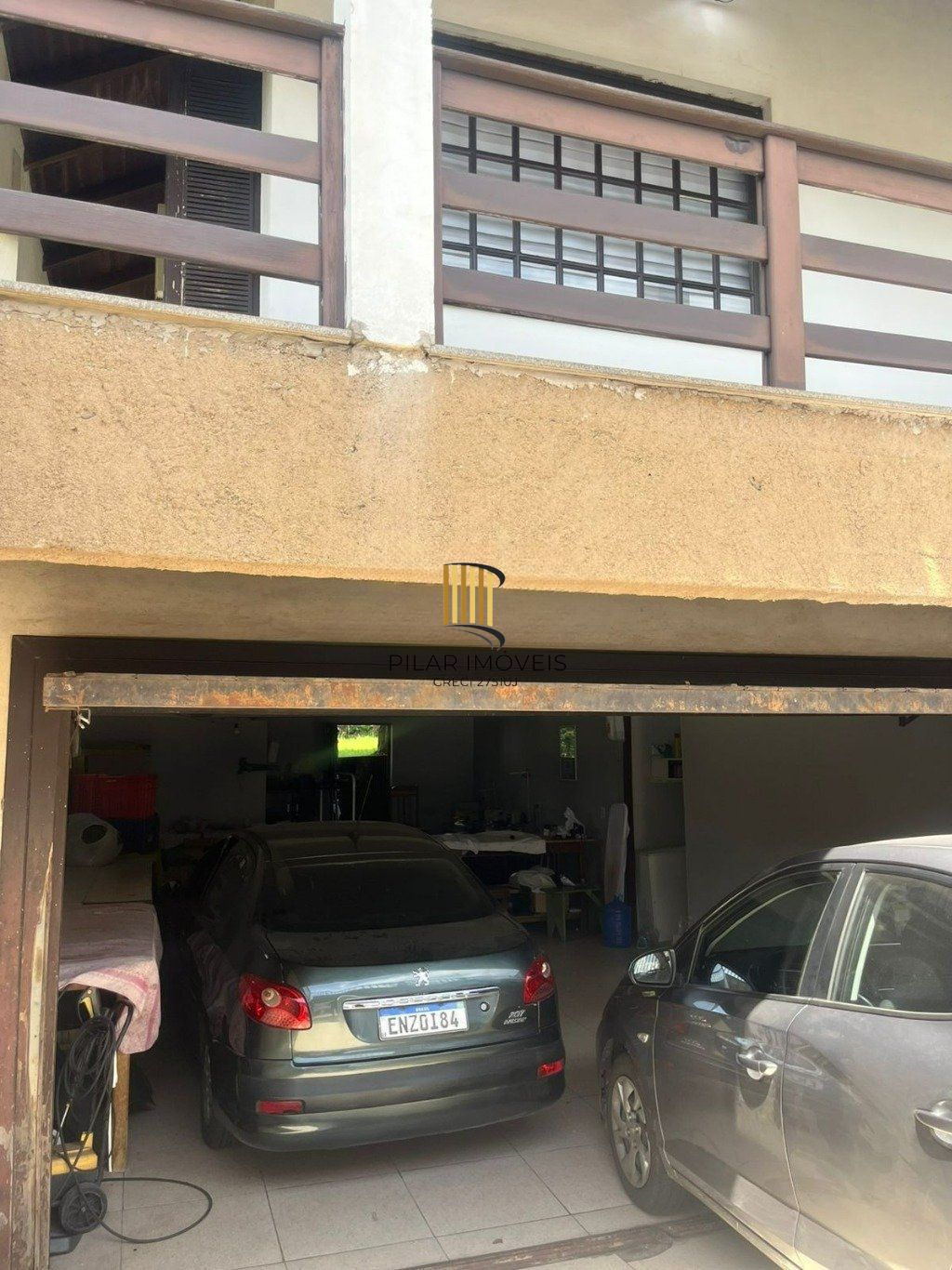 Casa de 3 dormitórios e 4 vagas de garagem em Cachoeirinha.