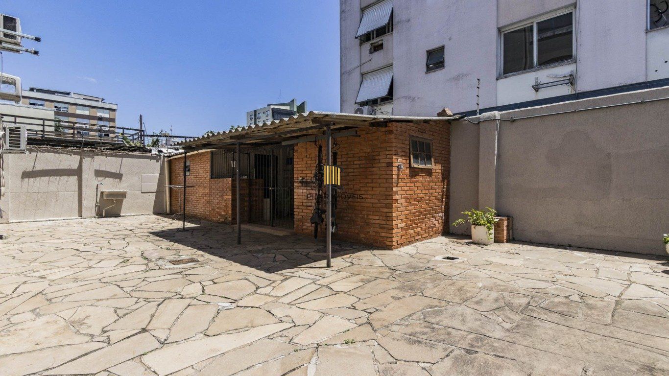 Apartamento de 1 dormitório no bairro Menino Deus em Porto Alegre.