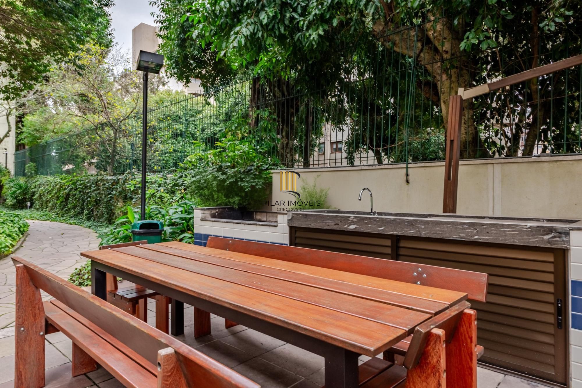 Apartamento de 3 dormitórios no bairro Menino Deus