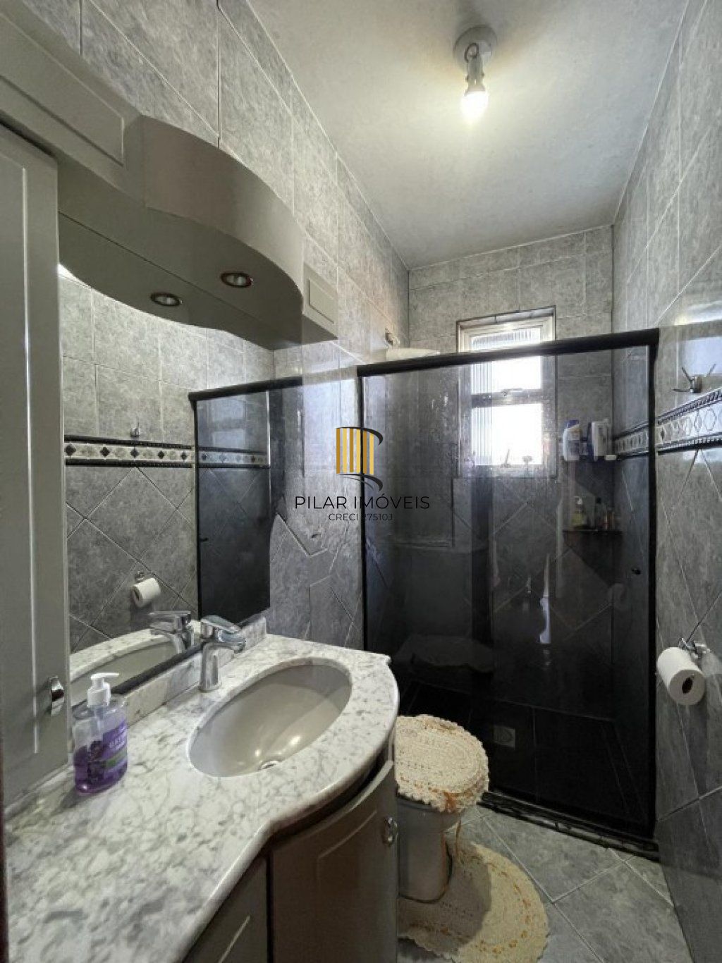 Casa geminada com 3 quartos, vaga de garagem e sacada no bairro Jardim Sabara