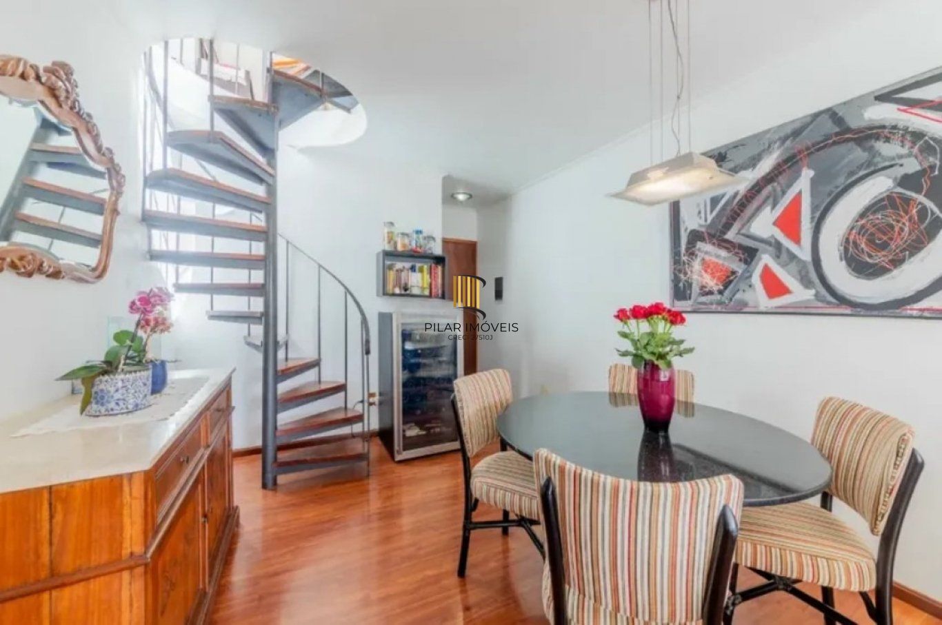 Cobertura 2 quartos, 2 vagas à venda no Petrópolis.