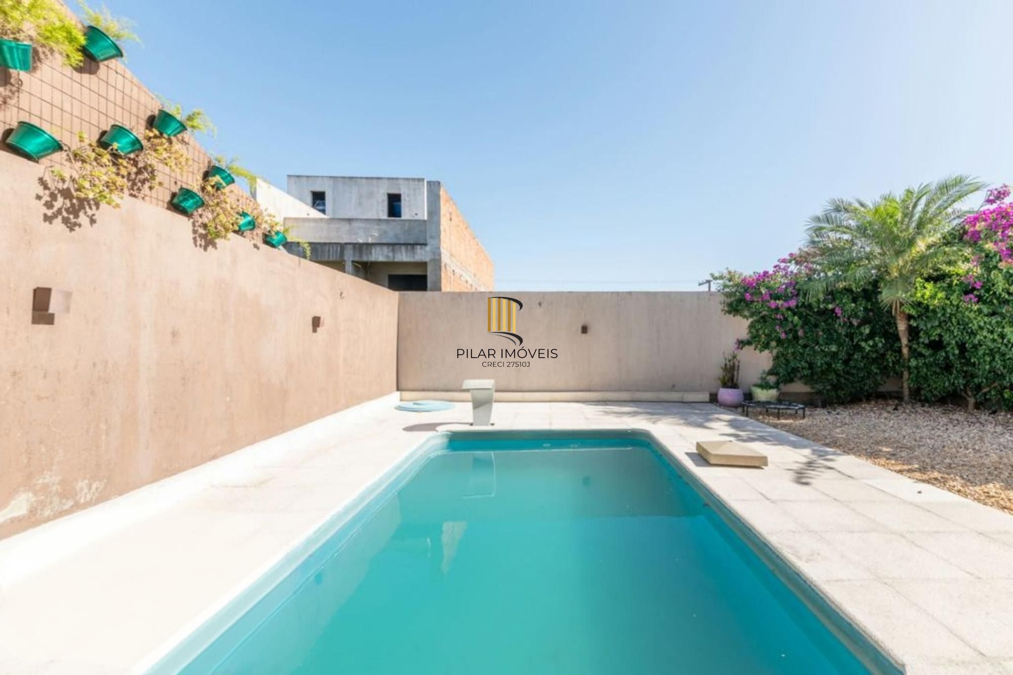 Casa em condomínio de 3 dormitórios,2 vagas e churrasqueira no bairro Agronomia