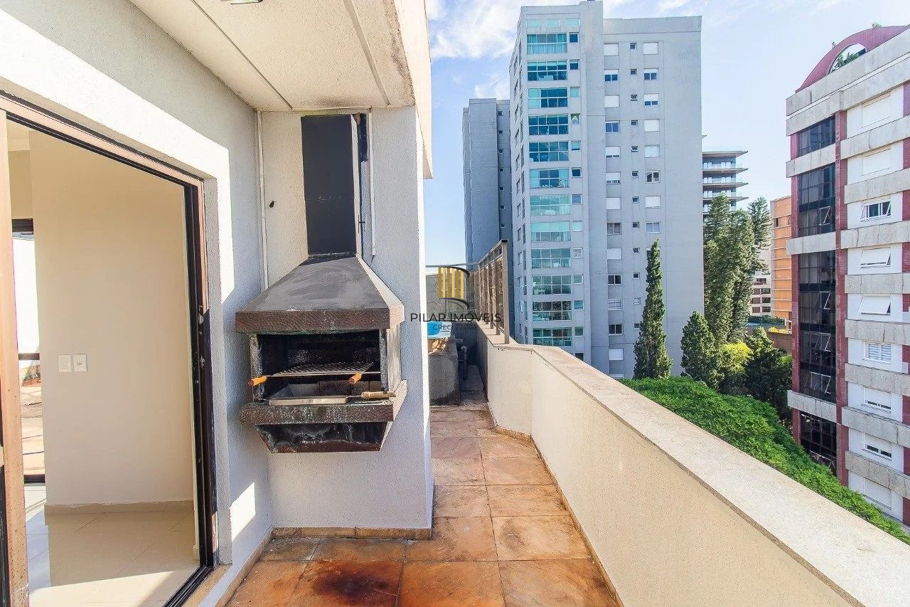 Cobertura de 3 quartos com piscina e 2 vagas no Bairro Mont Serrat.