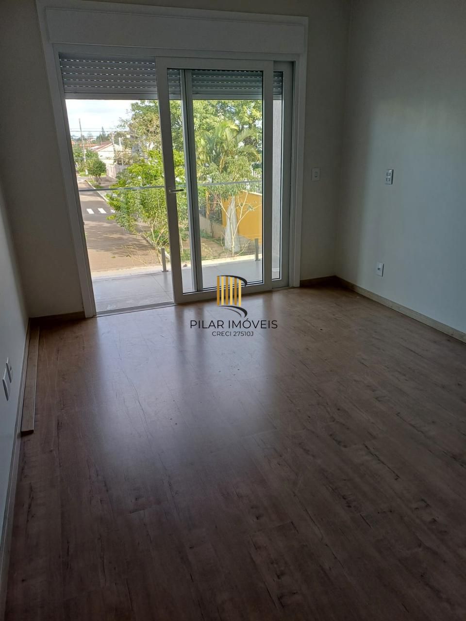 Casa em condomínio Las Brisas, 3 suítes e 2 vagas de garagem em Canoas