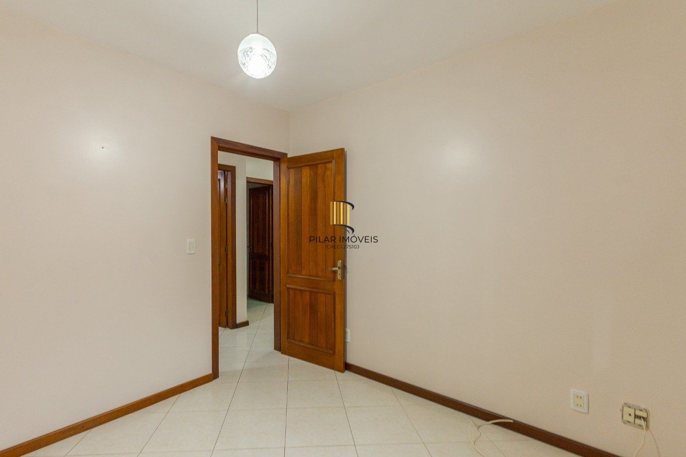 Casa com 4 dormitorios, 2 vagas de garagem em Canoas