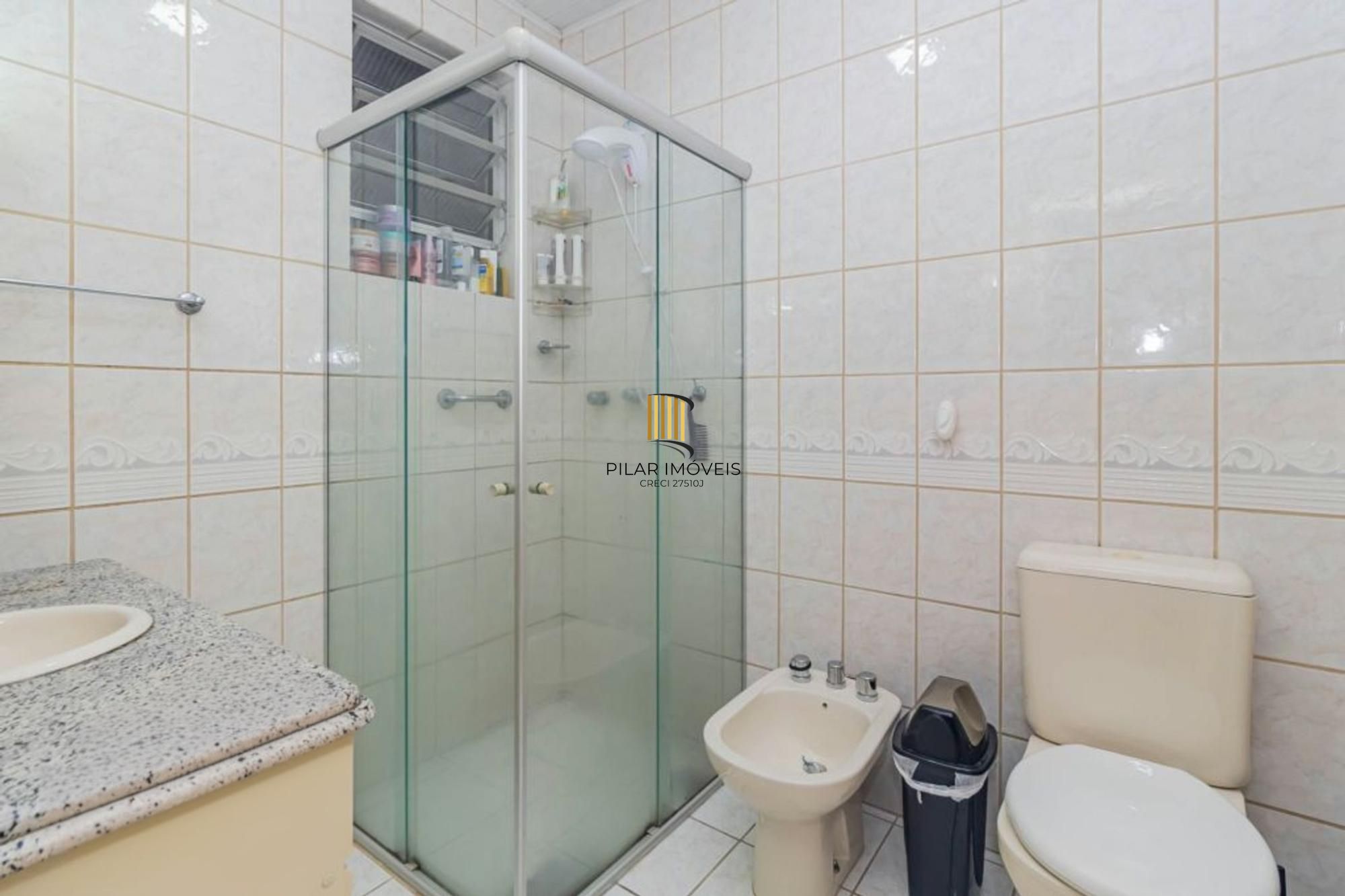 Apartamento semi mobiliado 2 dormitórios bairro Petrópolis