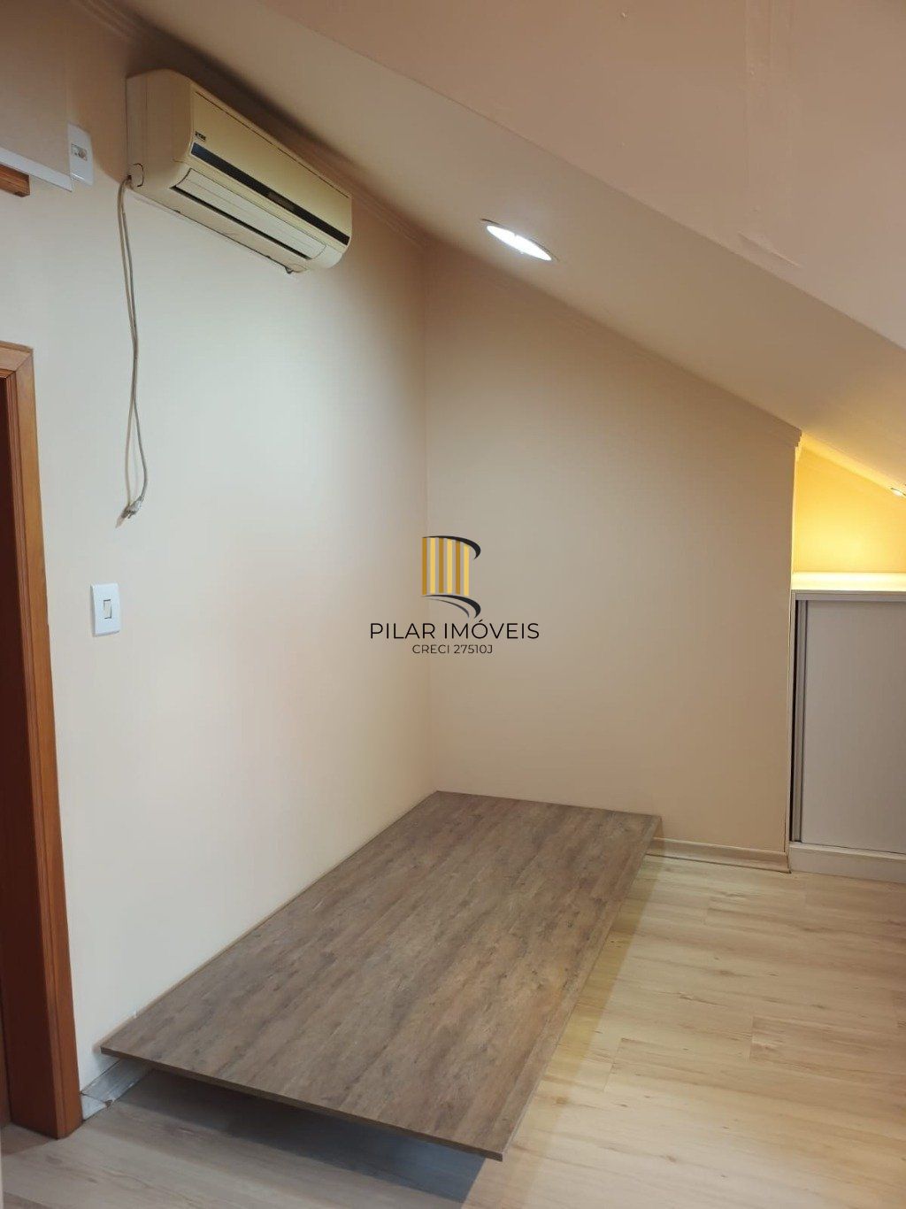 Casa semi mobiliada de 224m² com 3 quartos, 2 vagas de garagem em Canoas.