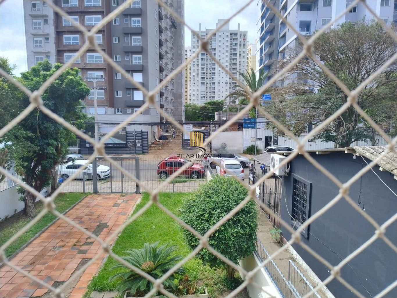Apartamento 3 quartos com suíte e pátio com 2 vagas no Bairro Passo da Areia