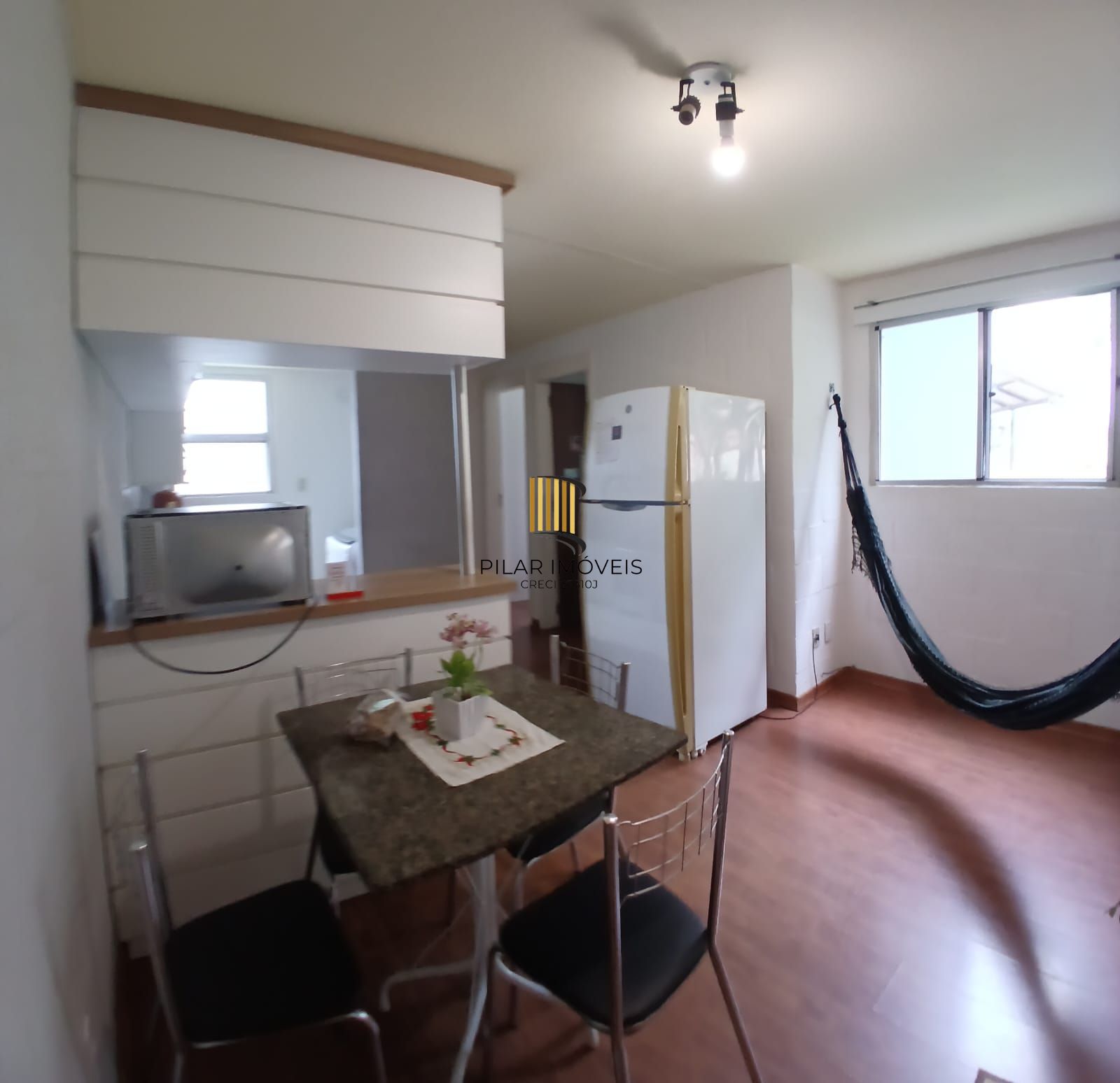 Apartamento de 2 quartos, 1 vaga no bairro Campo Novo