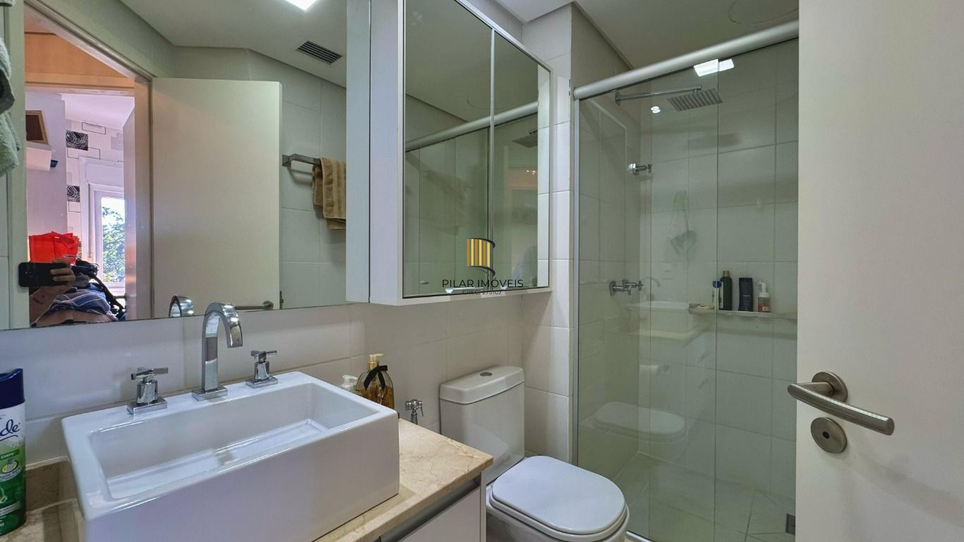 Apartamento mobiliado de 2 dormitórios no bairro Petrópolis