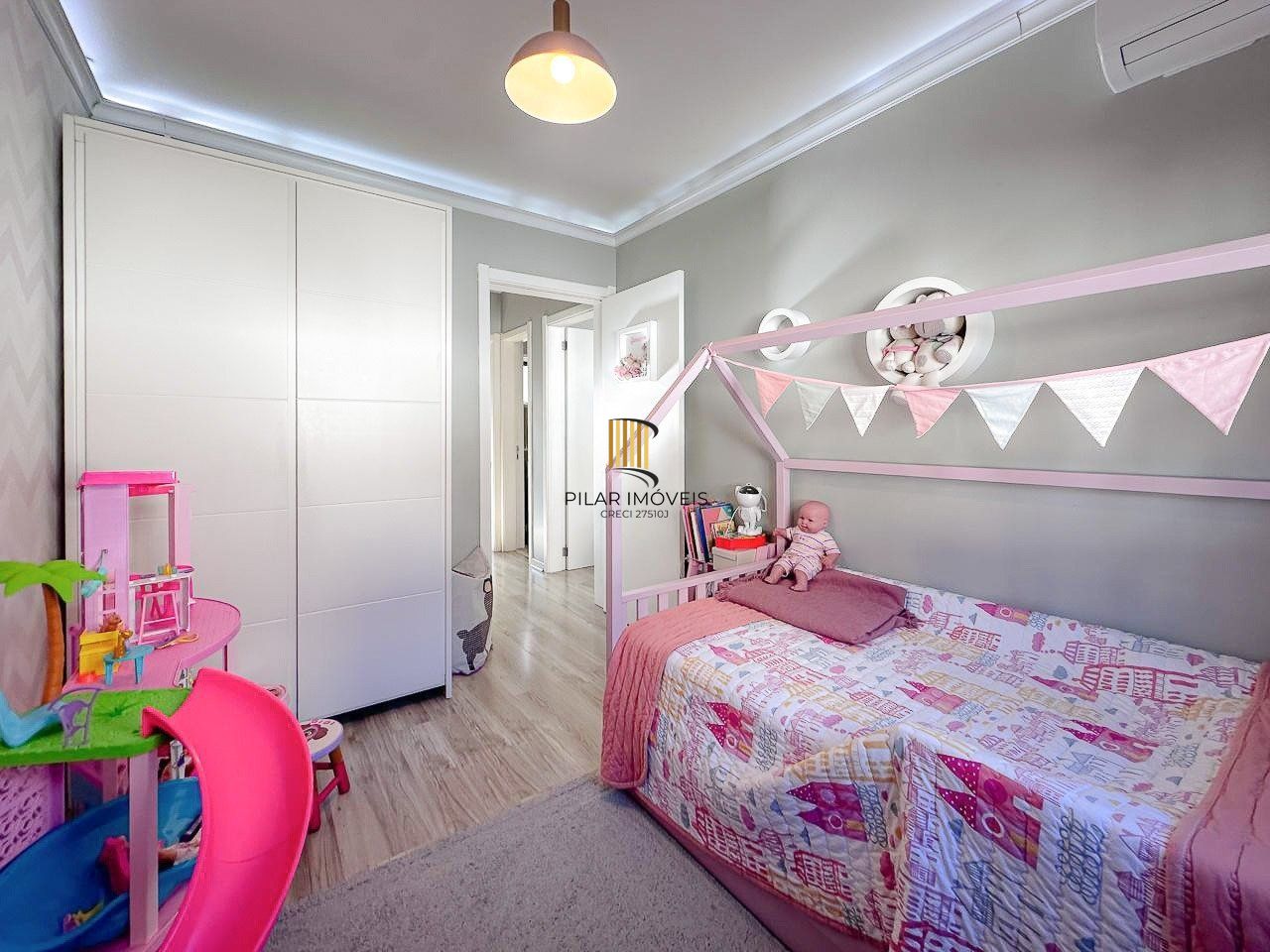 Casa em condomínio com 3 dormitórios e 3 vagas de garagem em Canoas.