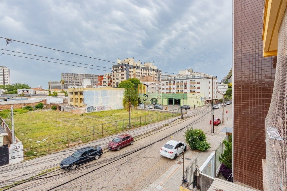 Apartamento com 1 Suite, sacada e 1 vaga de garagem no bairro Cidade Baixa