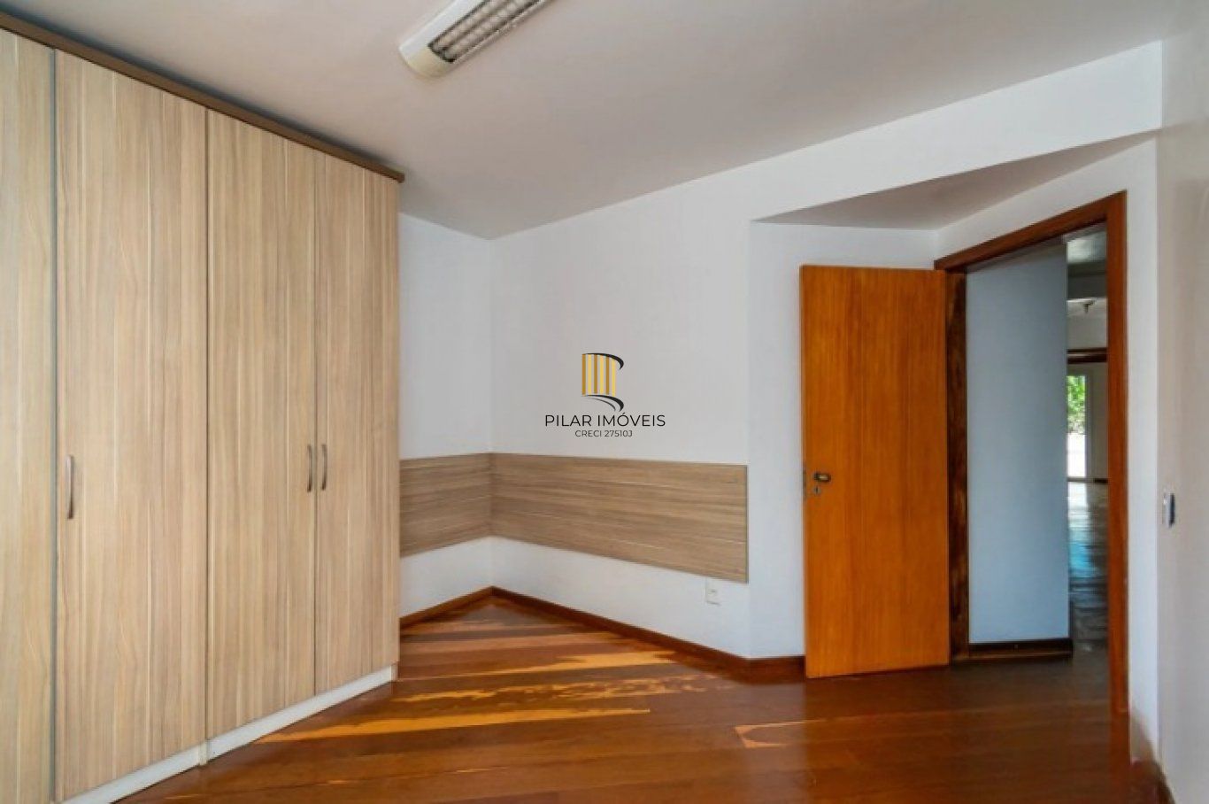 Casa com 3 quartos, 1 suíte, 2 vagas, e 234m² à venda no bairro Tristeza