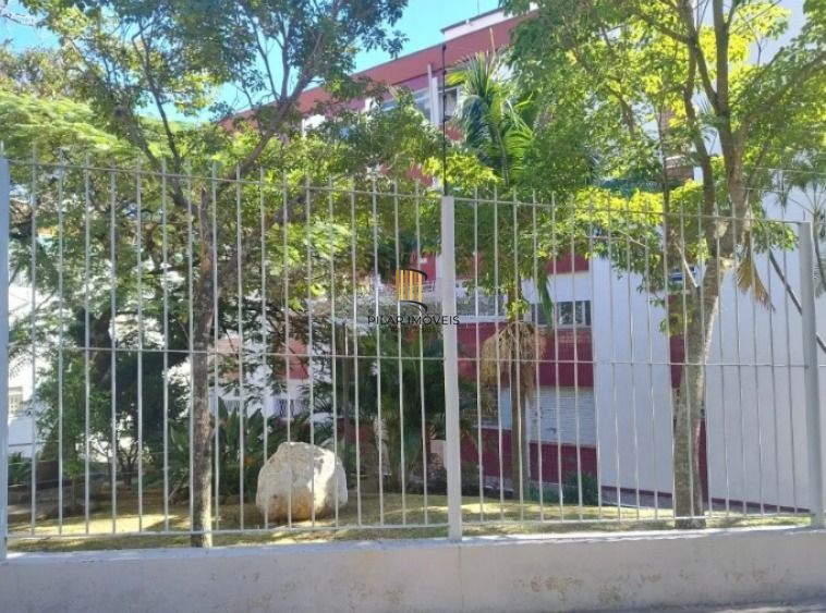 Apartamento de 2 dormitórios com 1 vaga de garagem no bairro Passo da Areia