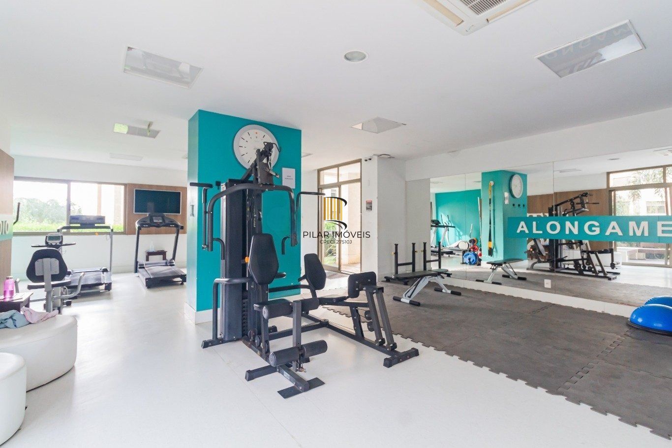 Apartamento com 3 quartos(1 suíte) e 2 vagas de garagem no Bairro Petrópolis