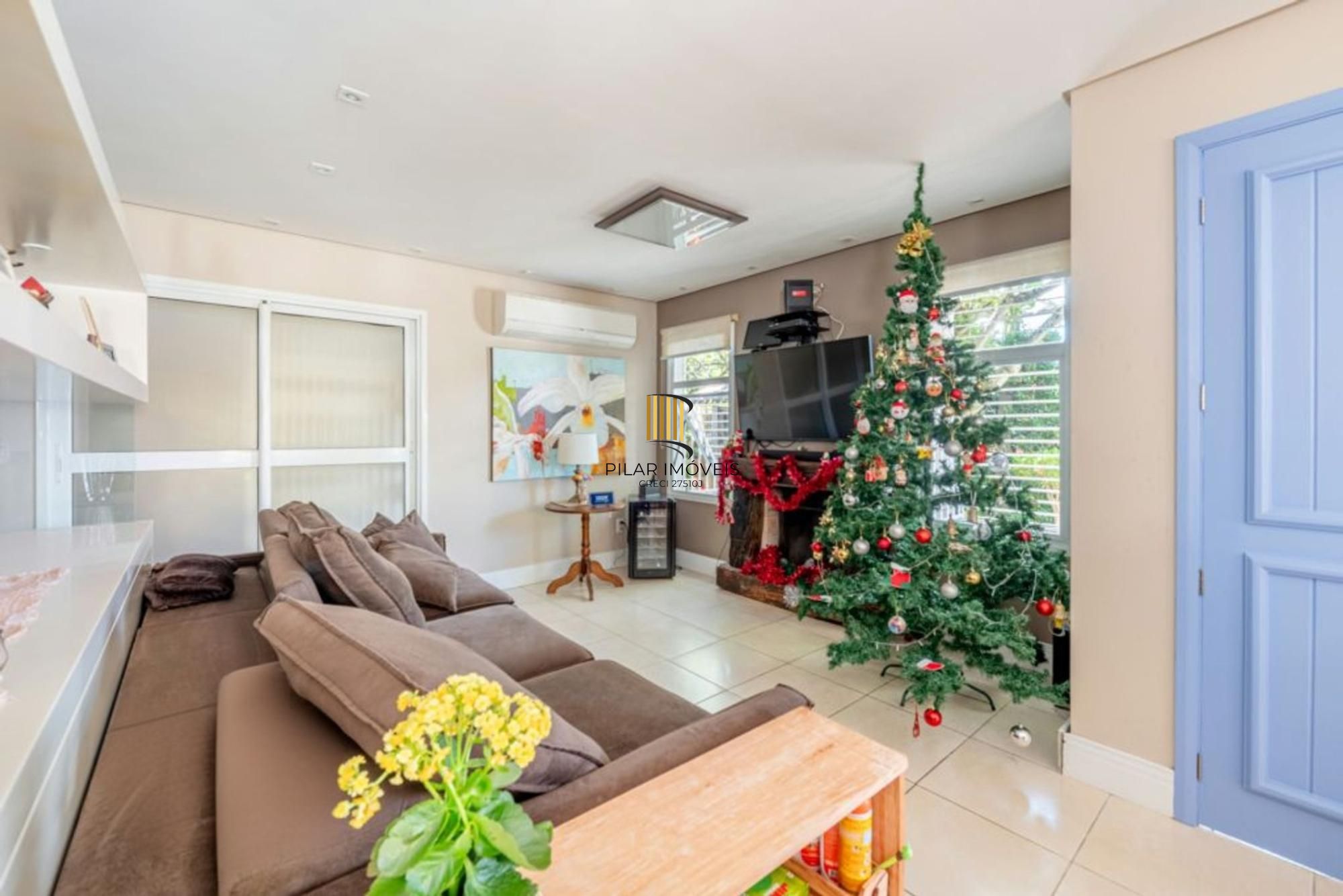 Casa 3 Dormitórios com Suíte e Piscina no Teresópolis