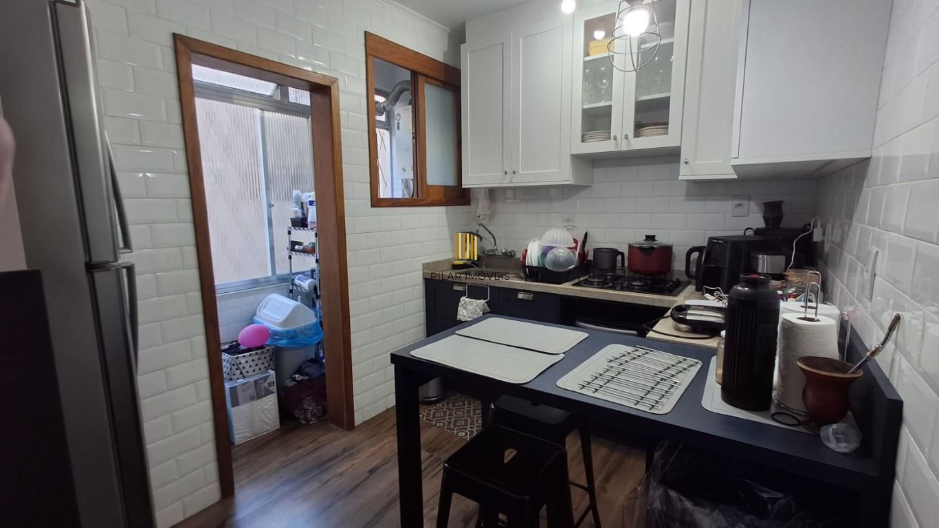 Apartamento de 2 dormitórios, sendo 1 suíte no bairro Menino Deus