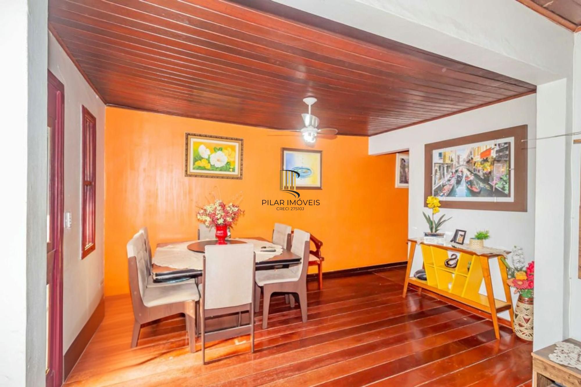 Casa com varanda fechada, 3 quartos, 2 vagas no bairro Farroupilha