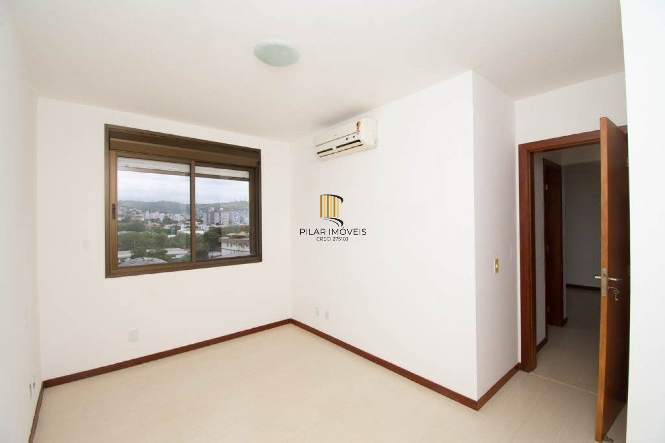 Apartamento 2 Dormitórios com Sacada, Garagem e Vista – Bairro Partenon