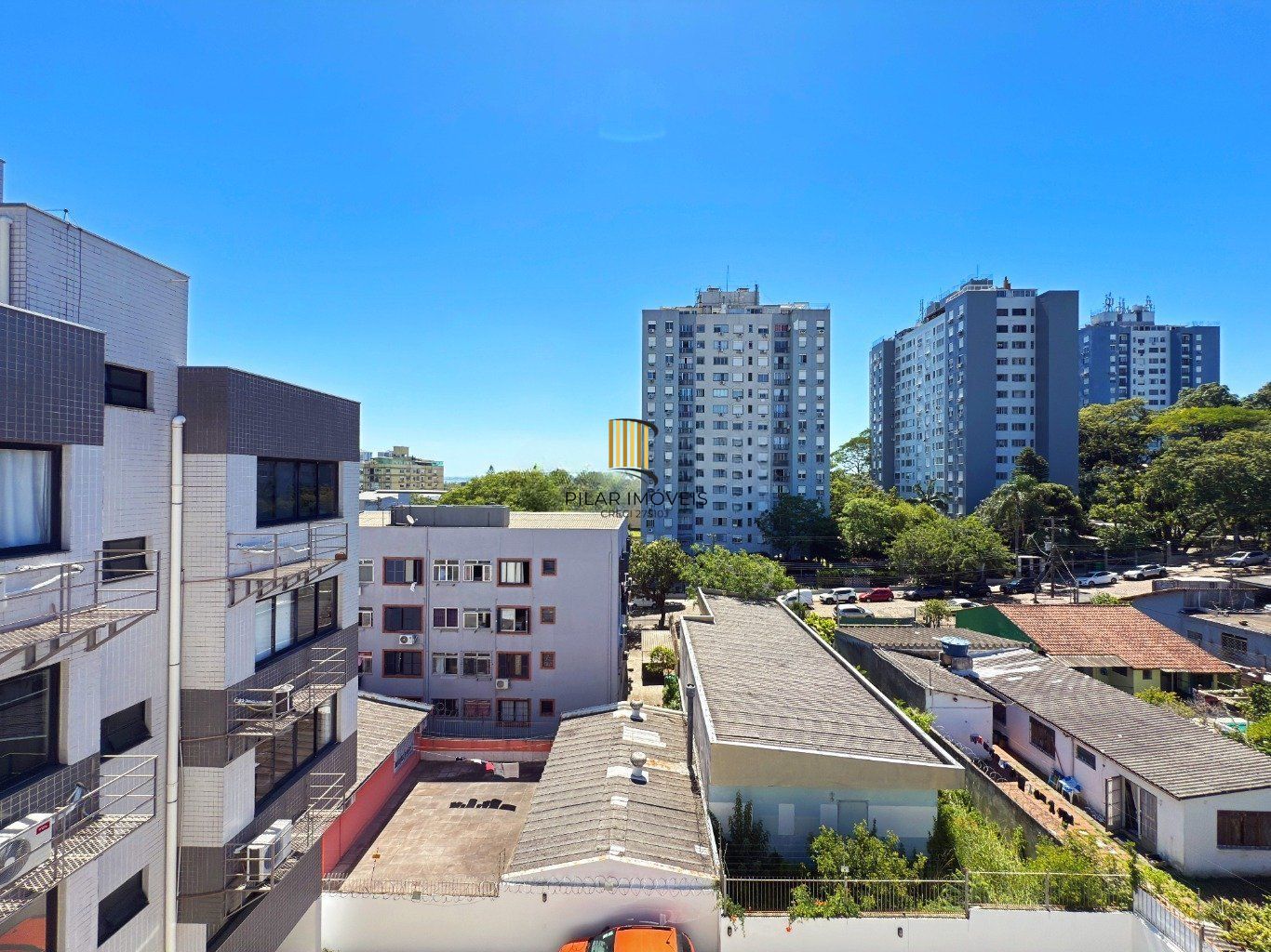 Cobertura com 2 quartos, vaga, elevador e churrasqueira  no bairro Cristal.