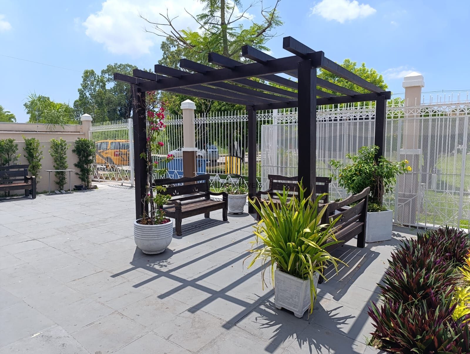 Casa em condomínio fechado de 3 dormitórios,2 vagas no bairro Parque Santa Fé.