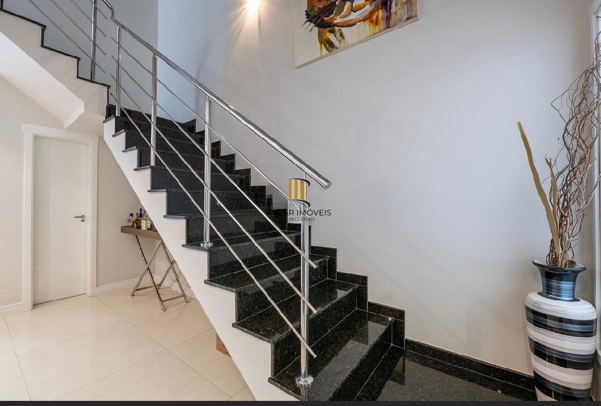 Casa com 3 quartos e 2 vagas em condomínio fechado no Bairro Ecoville