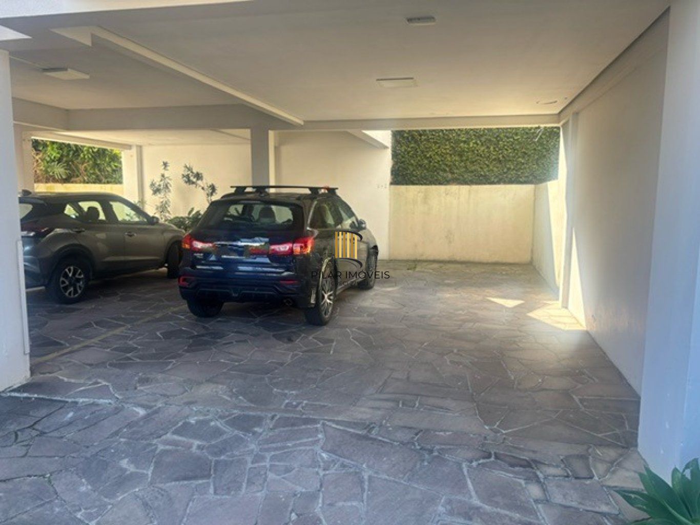 Cobertura de 3 dormitórios e 4 vagas de garagem no bairro Tristeza/Porto Alegre