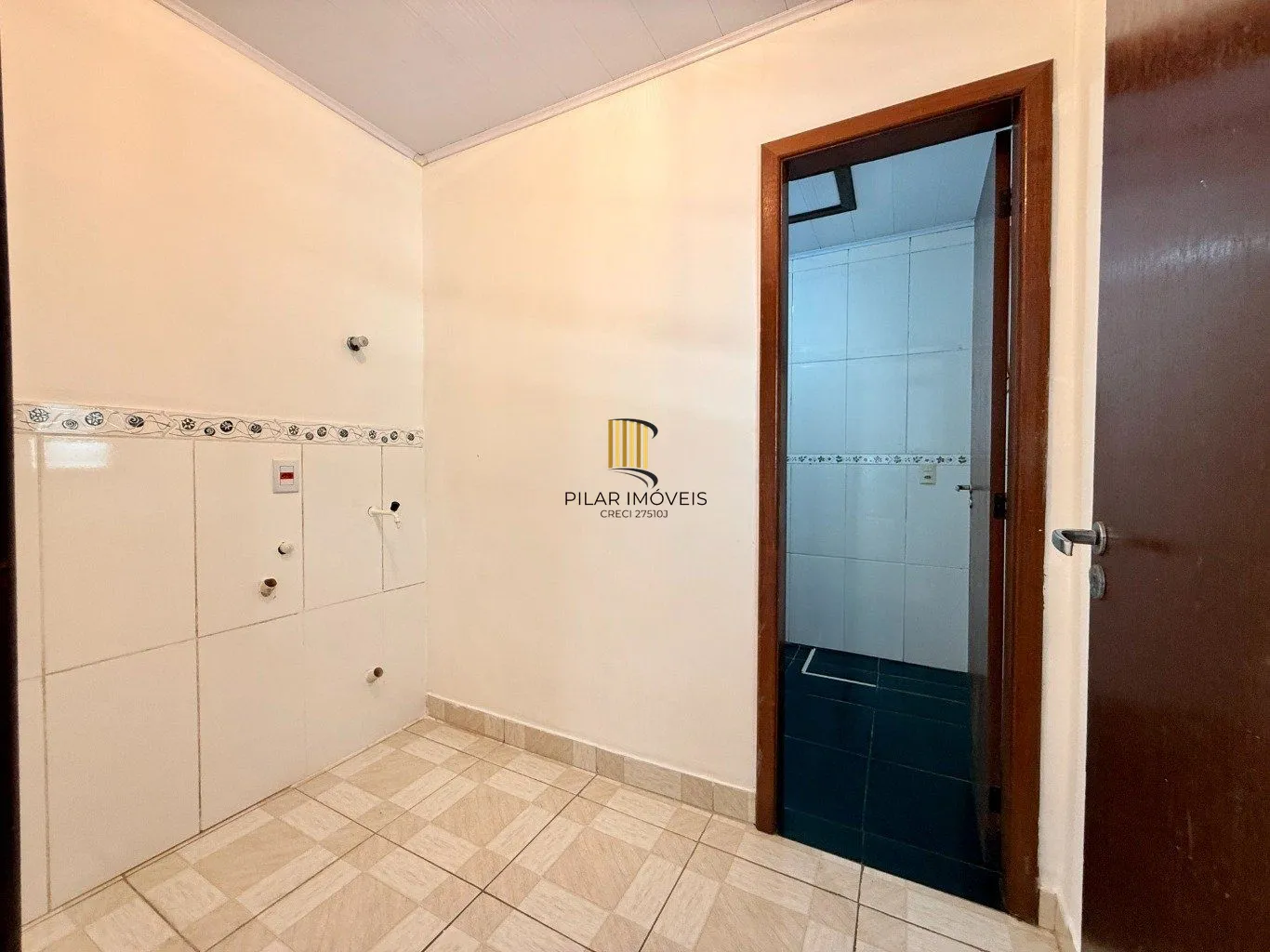 Casa de 4 dormitórios e 3 vagas de garagem em Canoas.