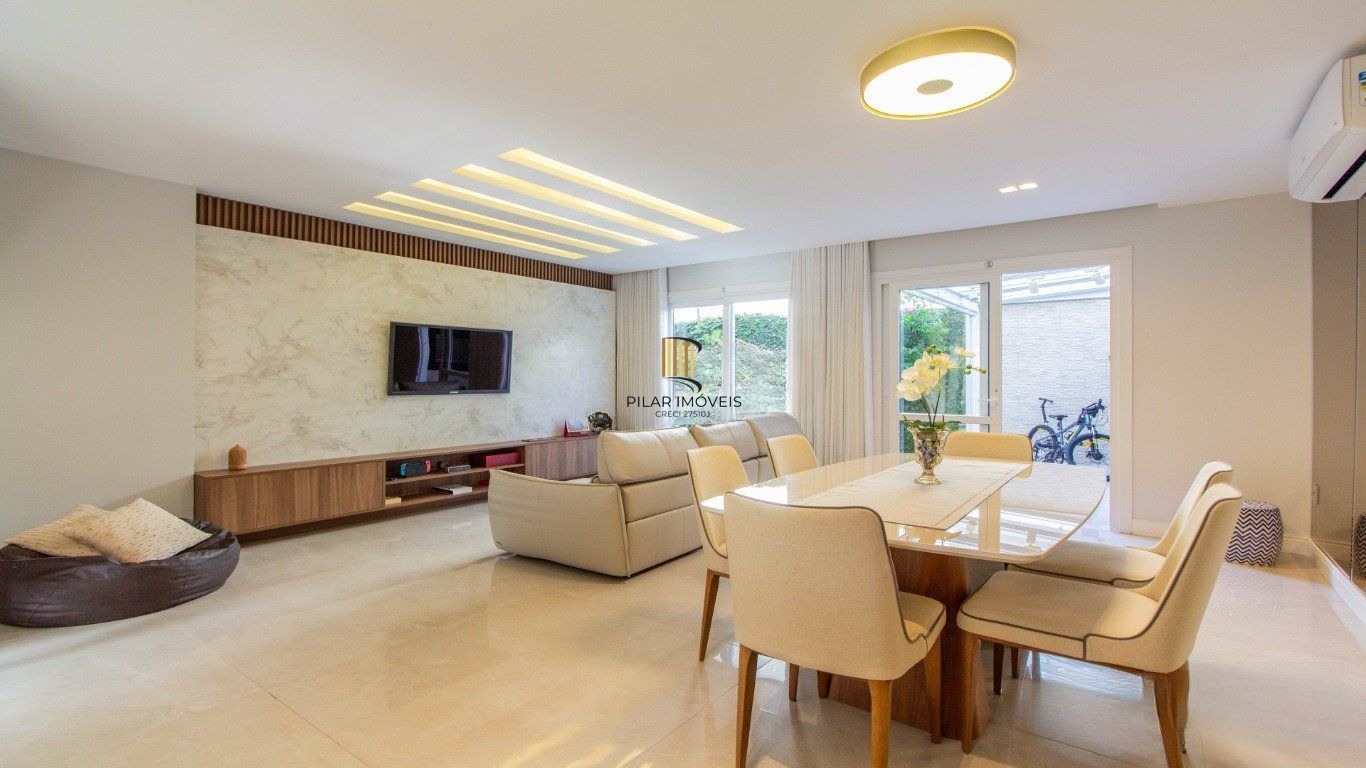 Casa em Condomínio com 3 quartos, 3 suítes, 2 vagas e 195m² no Jardim Carvalho.