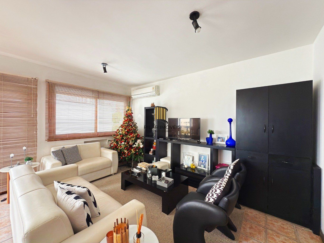 Cobertura de 3 quartos,suíte,elevador,2 vagas no bairro Mont Serrat